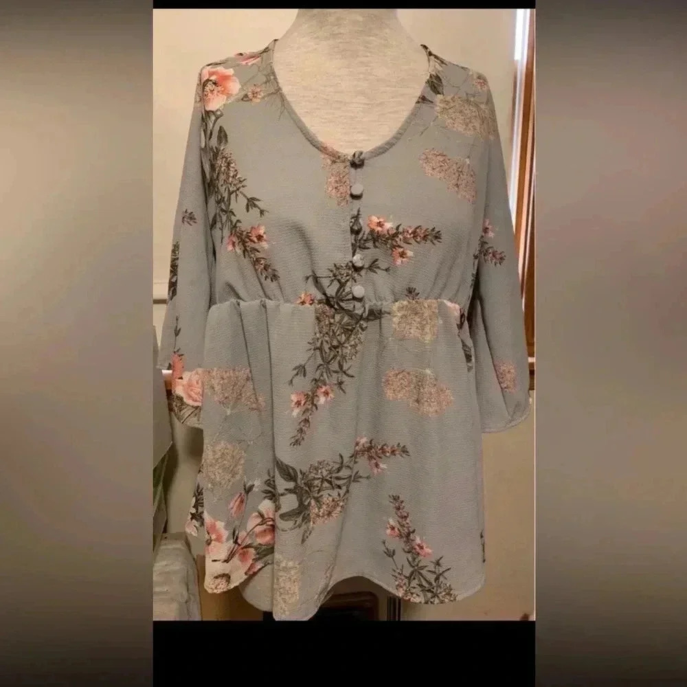 Torrid Gray Floral Bell‎ Sleeve Top 00
